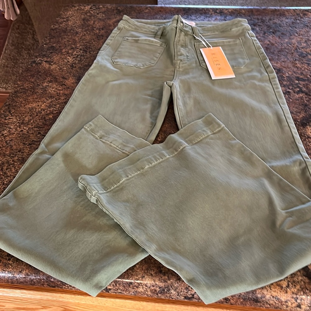 Risen Jeans